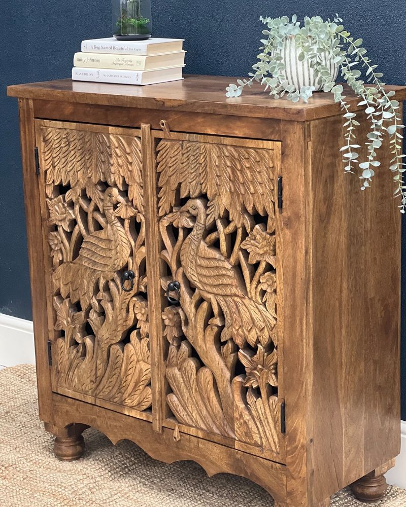 Met de hand vervaardigd dressoir van mangohout met twee deuren en pauwensnijwerk photo 625.0