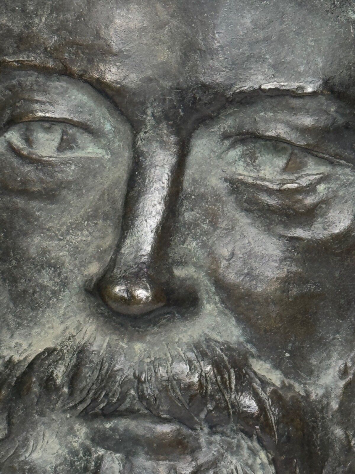 photo vinterior Brits bronzen portretreliëf James Gordon, begin 1900s, toegeschreven aan Alice Gates