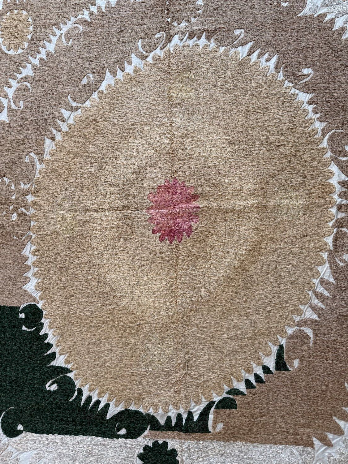 Boho Beige Goud Centraal-Aziatische Suzani Wandkleed 138 x 155 cm photo buy