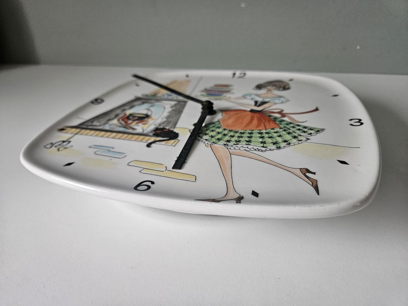 photo furniture Vintage Italiaans keramisch wandklokje A.C.R. Mid Century Keuken Damesillustratie   Niet getest