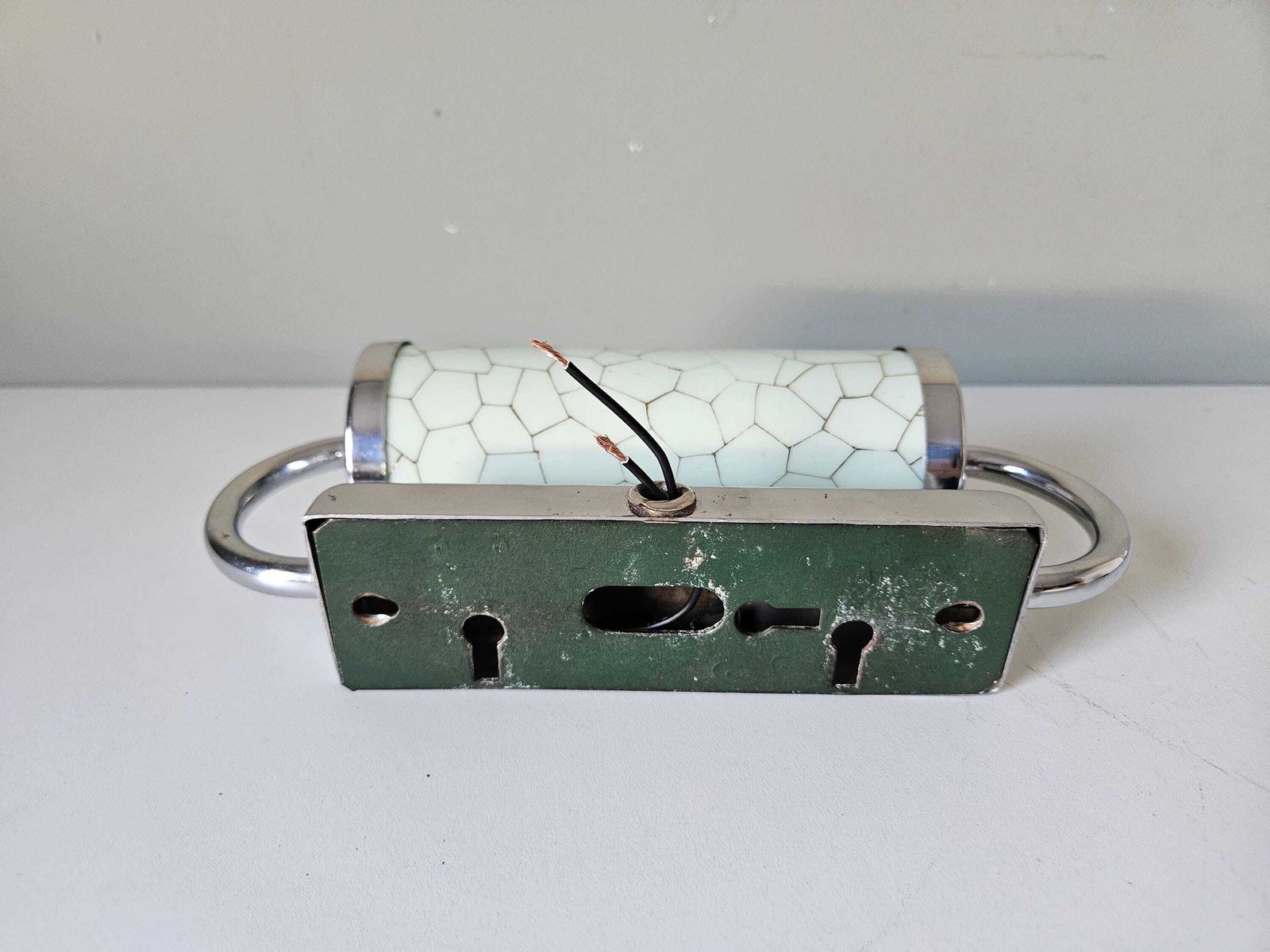 Vintage art deco wandlamp van groen glas en chroom photo vintage