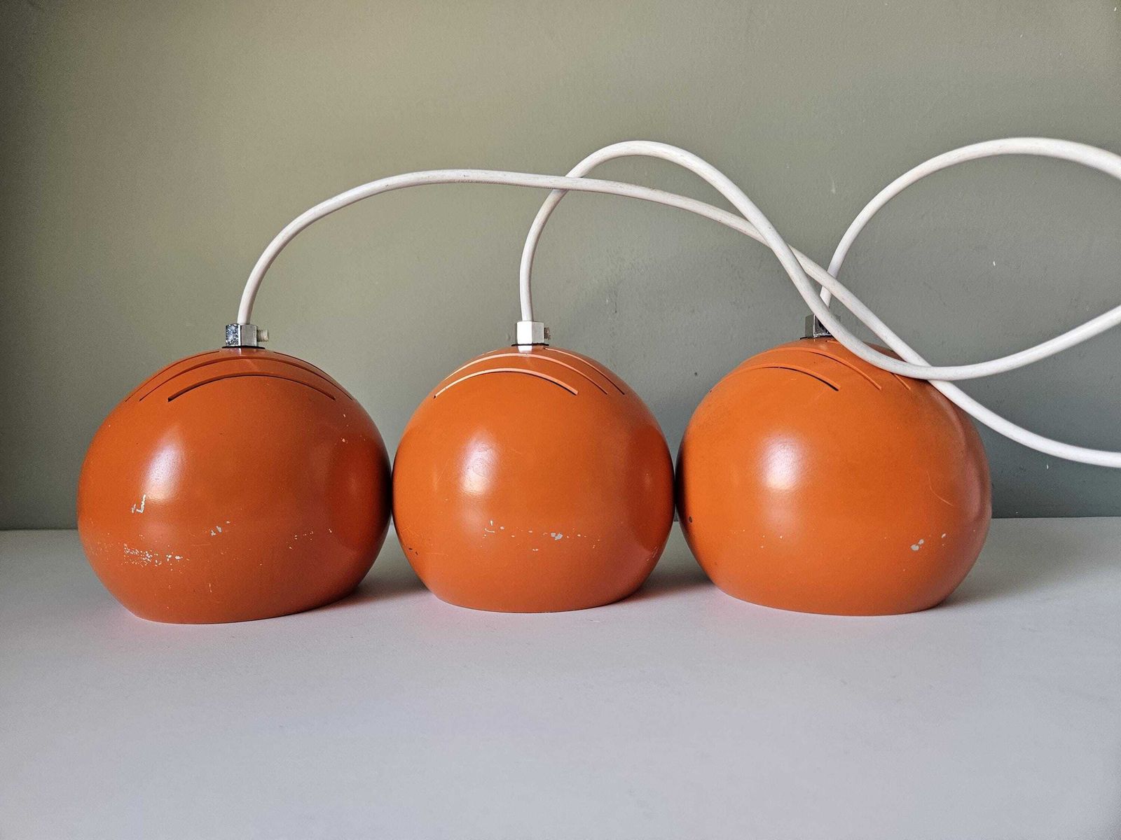 Set van 3 oranje cascade hanglampen – Space Age bollampen, jaren 1970 photo Verlichting