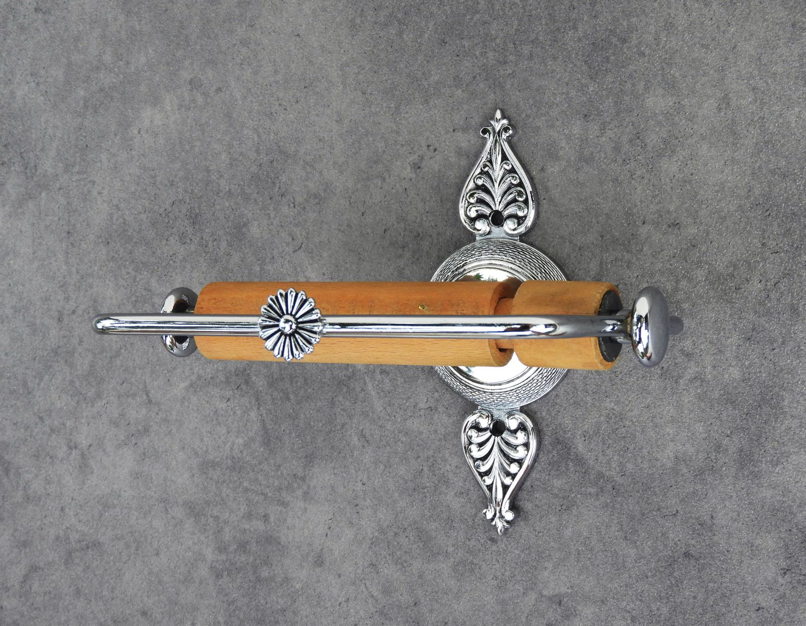 Patère de coiffeuse de style néoclassique français en chrome, vers 1970 - 3 pièces disponibles photo vinterior