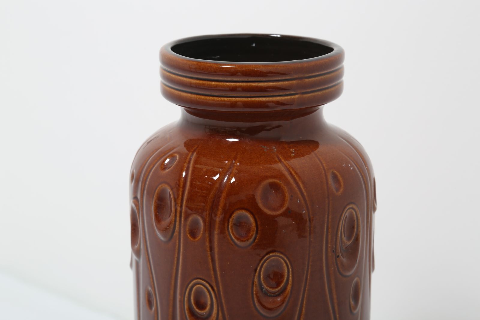 Vase de sol mid-century en céramique à décor en relief, Allemagne de l'Ouest, années 1960. photo Décoration