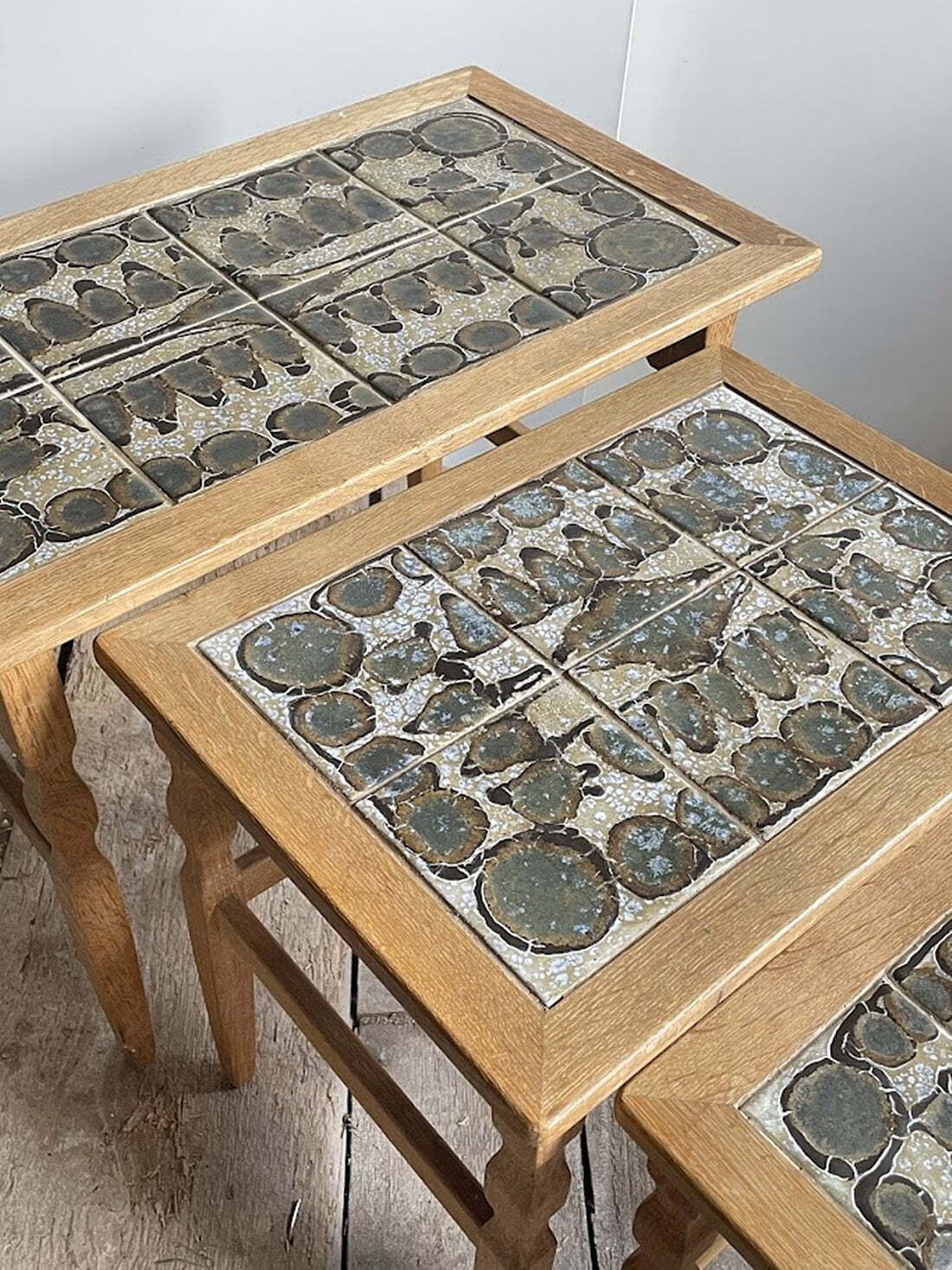 photo furniture Henning Kjærnulf Set Of Three Oak Nesting Tables For Eg Kvalitets, Denmark 1960s