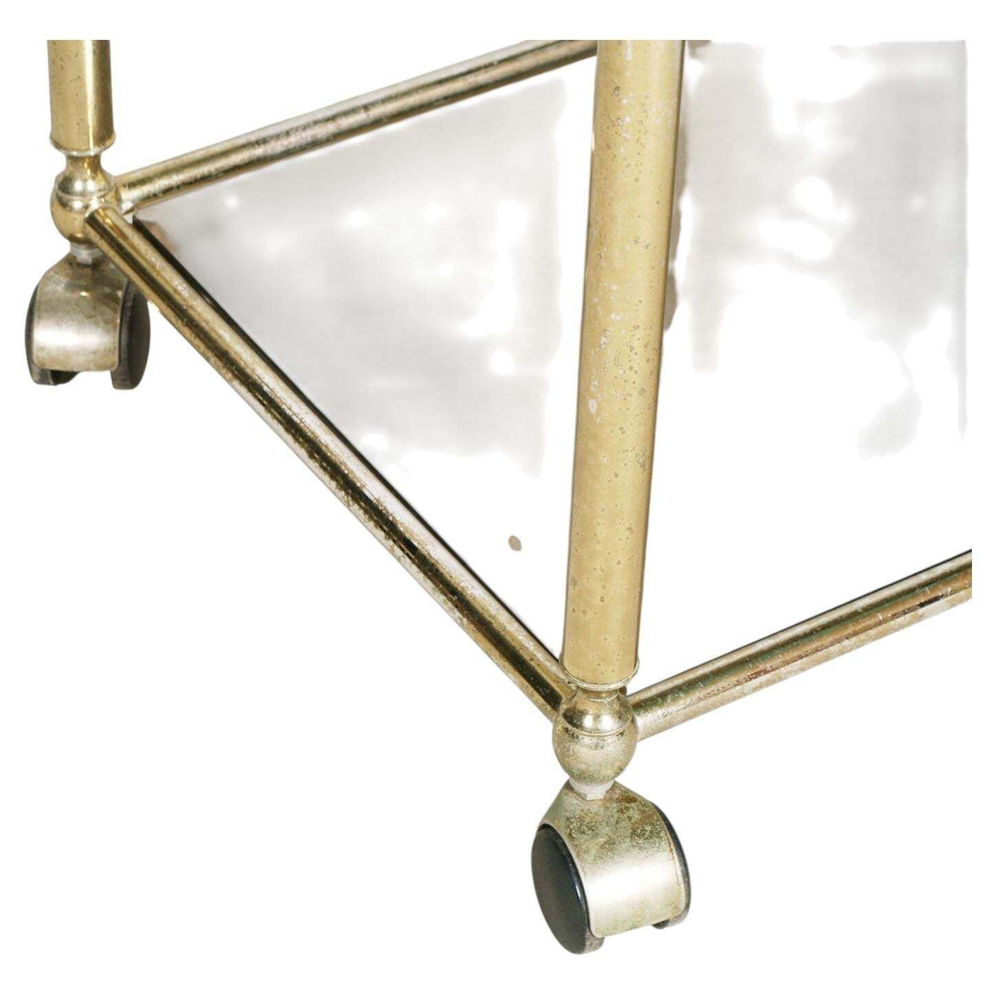 Romeo Rega Italiaanse serveerwagen in messing en gerookt glas, drie niveaus, jaren 1970 photo for sale