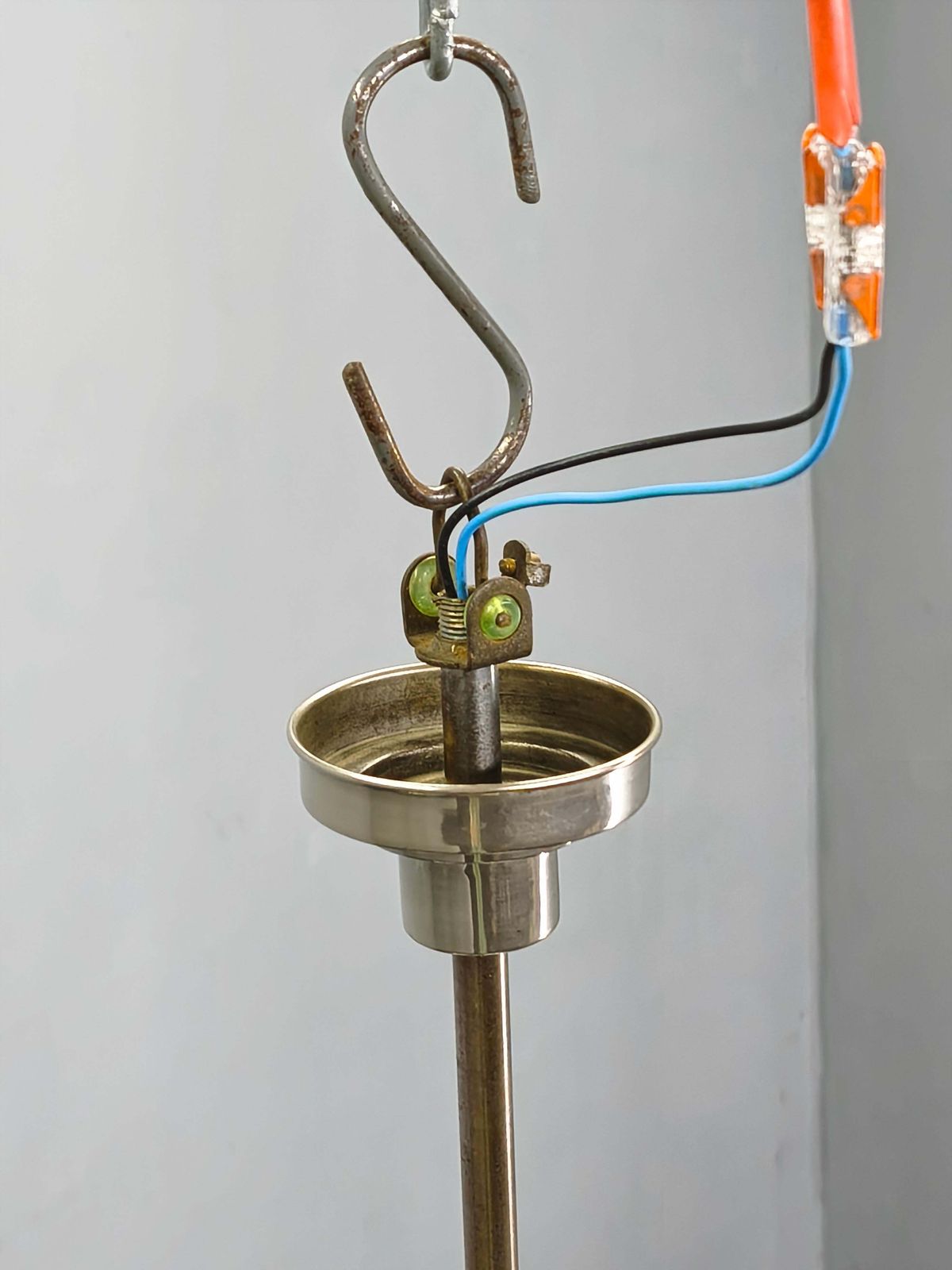 Tsjechische art deco hanglamp uit de jaren 1930 met drie opaline glazen bollen photo vintage