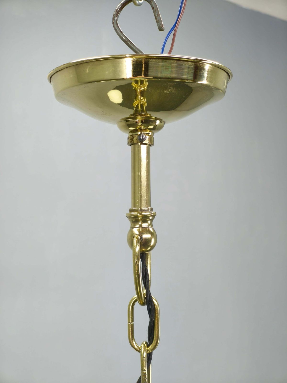 photo furniture Tsjechische neo-barokke messing kroonluchter met opaalglobe kappen, jaren 1930