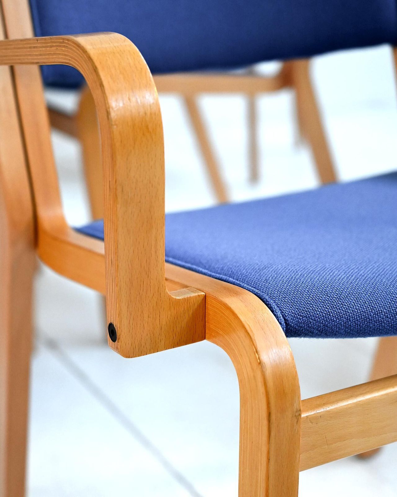 Set van acht stoelen van Magnus Olesen, eind 20e eeuw photo vinterior