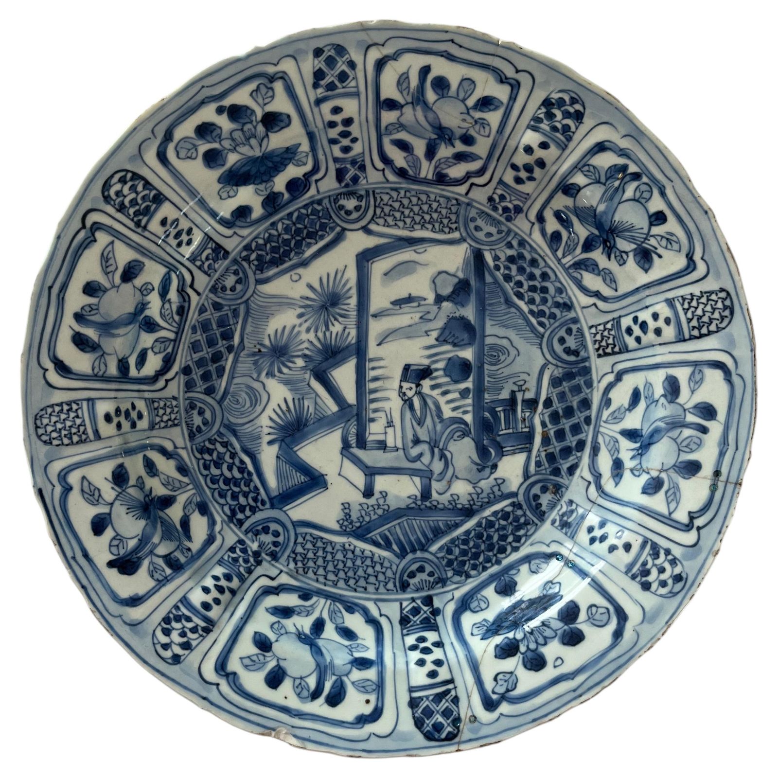 Chinees figuratief Kraak-porselein, schotel of bord, blauw en wit, Ming Wanli, ca. 1590