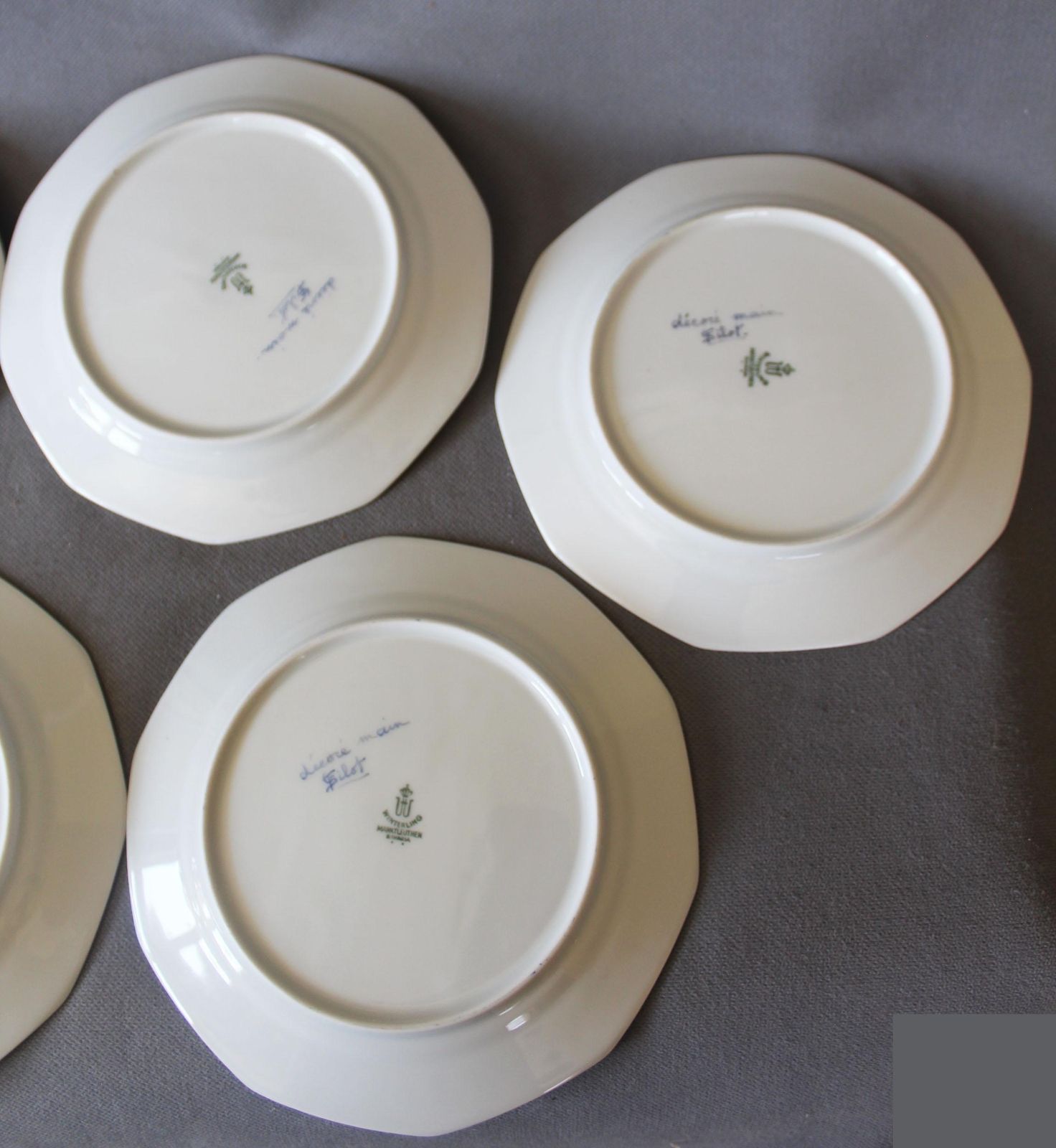 Woonaccessoires Set van 6 handgeschilderde porseleinen gebaksbordjes, Frans Moustiers blauw-wit vogeldesign op Duits Winterling Bavaria Marktleuthen-porselein photo