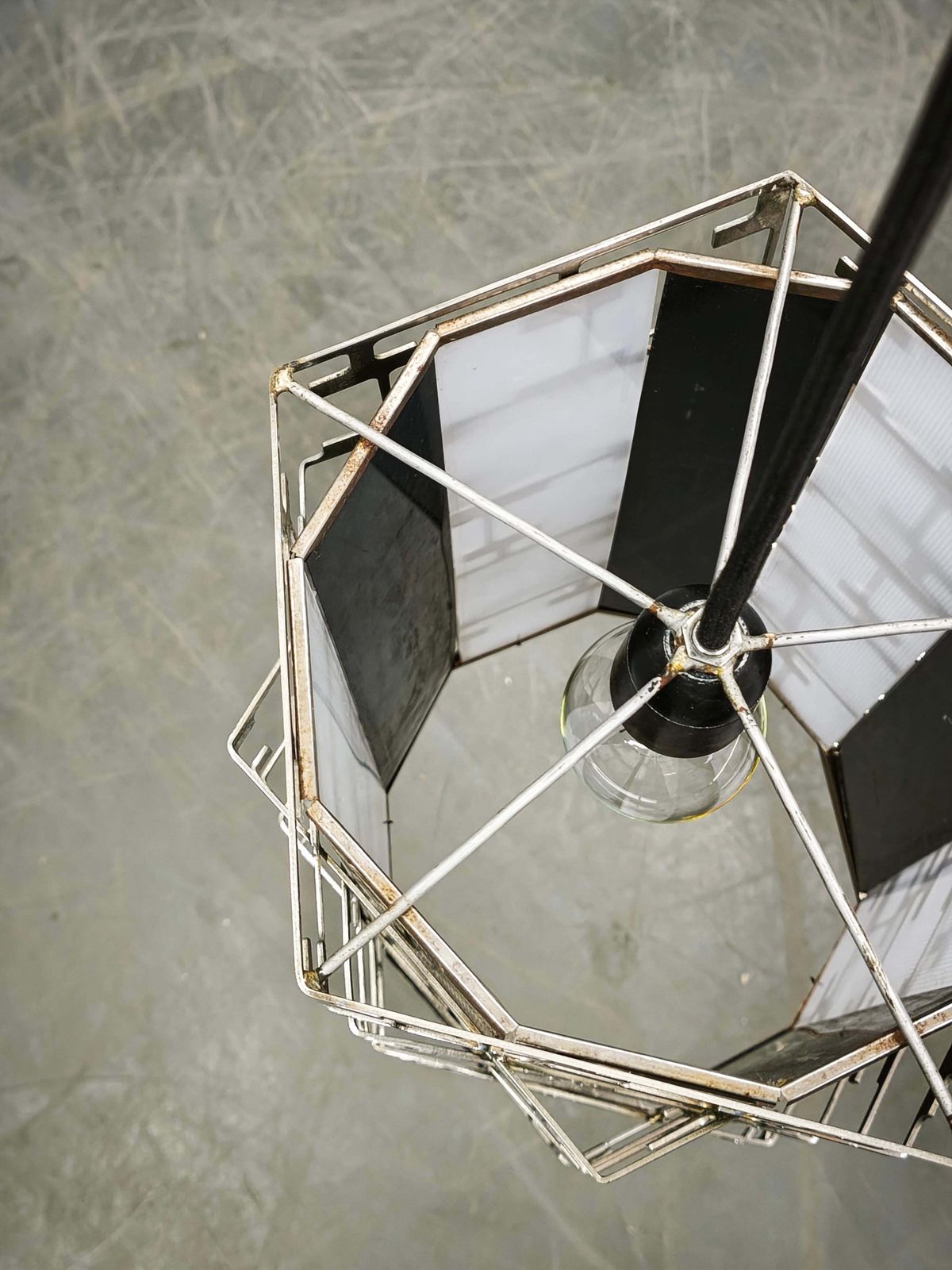Mid-Century Tsjechische chromen geometrische hanglamp, jaren 1960 photo Verlichting