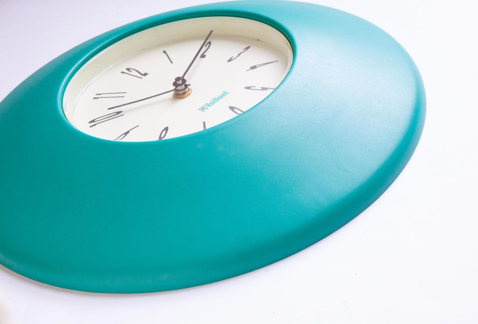 Postmodern Wall Clock Vaillant Germany 80s 90s Memphis Era Panton Space Age Battery Turquoise Large photo buy
