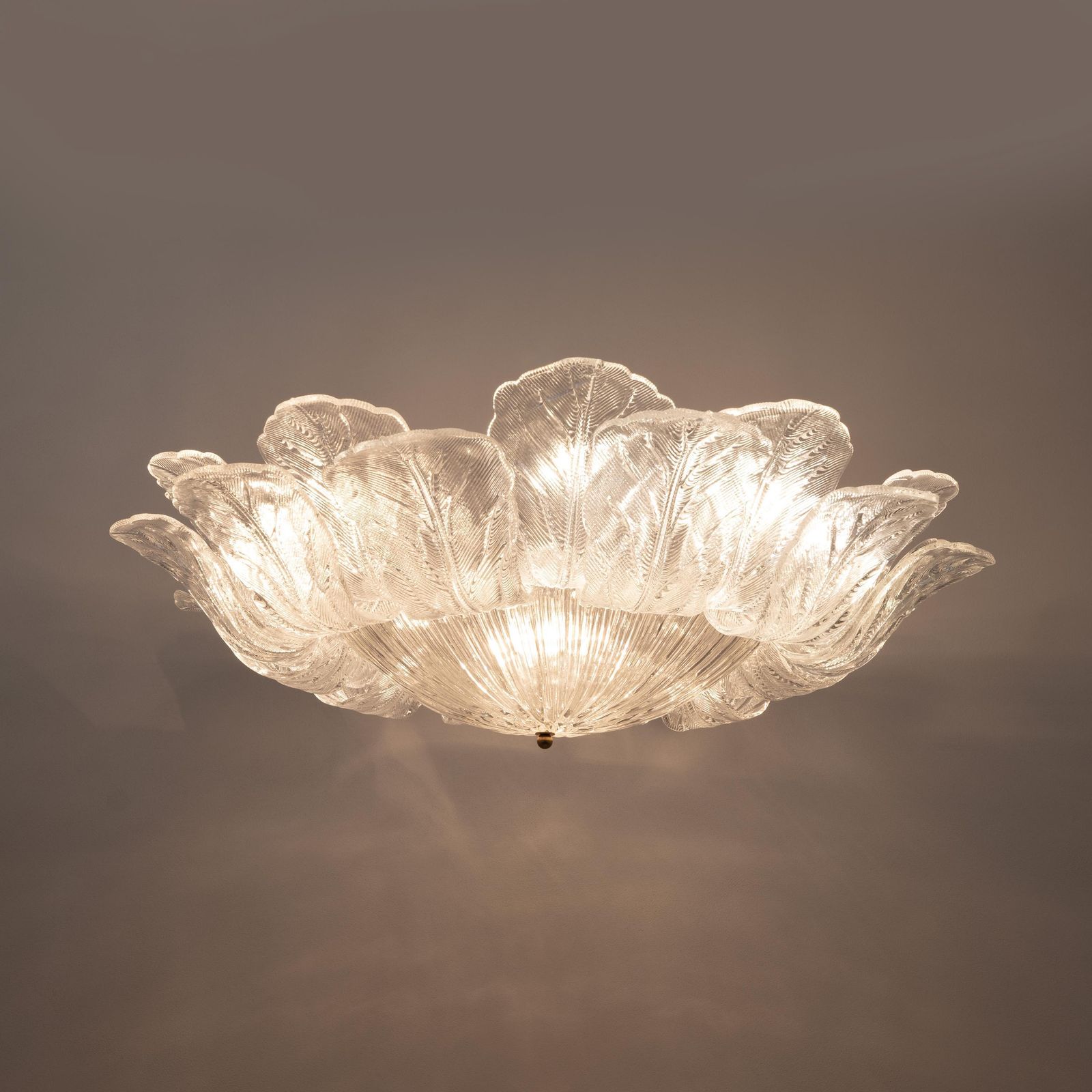Grote Italiaanse plafondlamp met Murano-glazen bladeren photo for sale