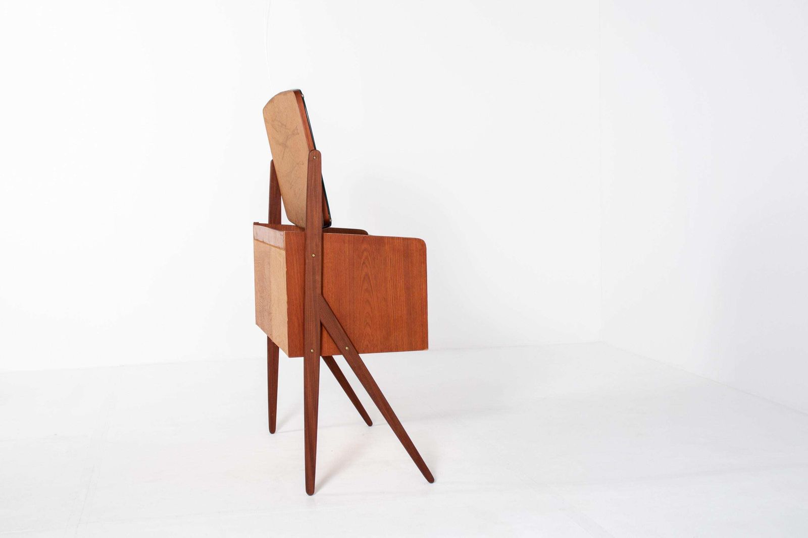 Deense Mid-Century Teak Kaptafel Met Zwart Glazen Blad, jaren 1960 photo buy