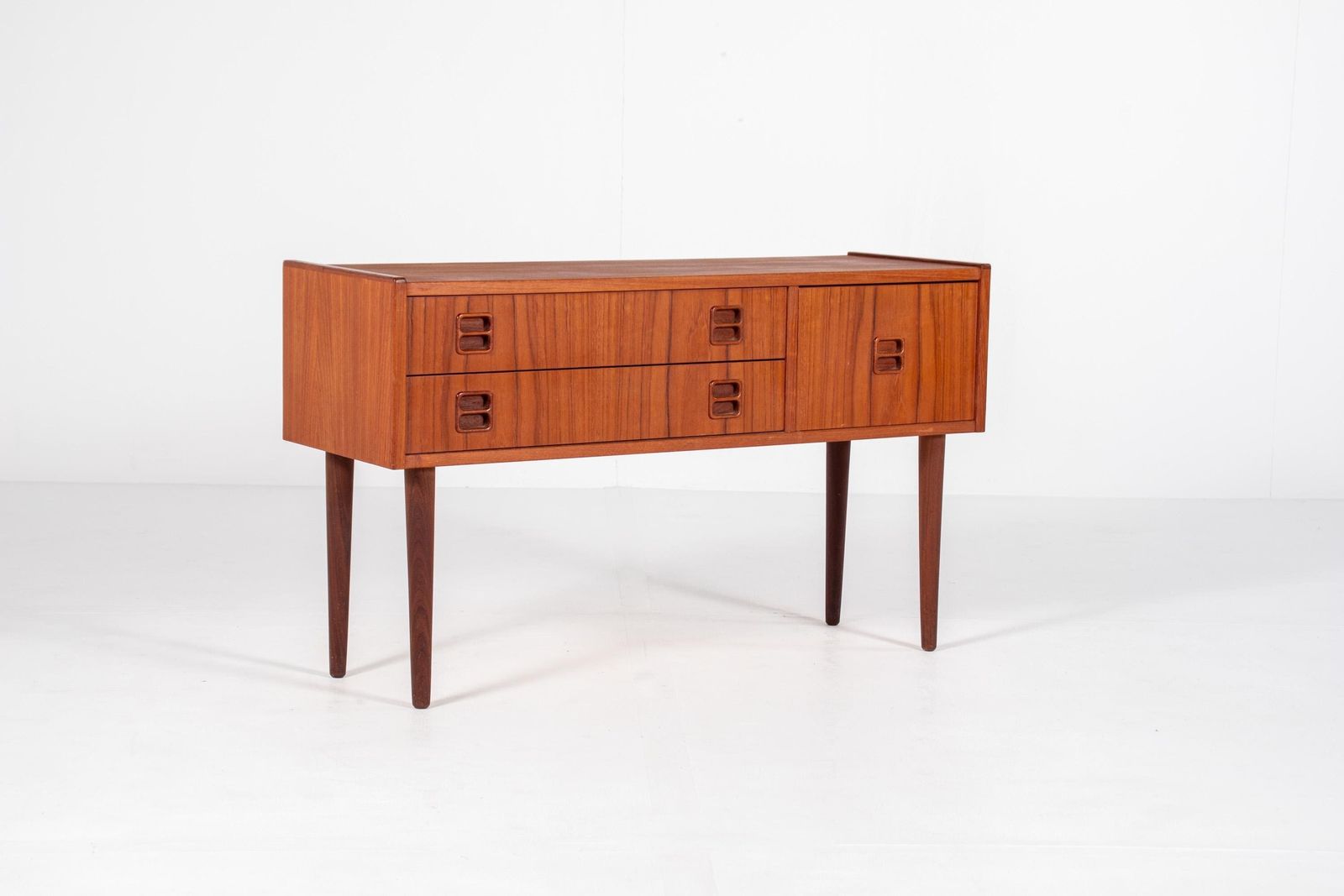 Mid-Century Modern Deens teakhouten dressoir, ladekast, jaren 1960 photo vintage