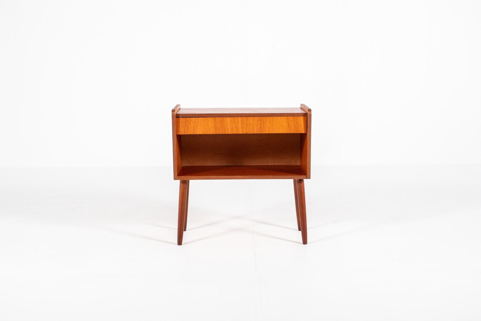 Deens mid-century teakhouten nachtkastje, jaren 1960 photo furniture