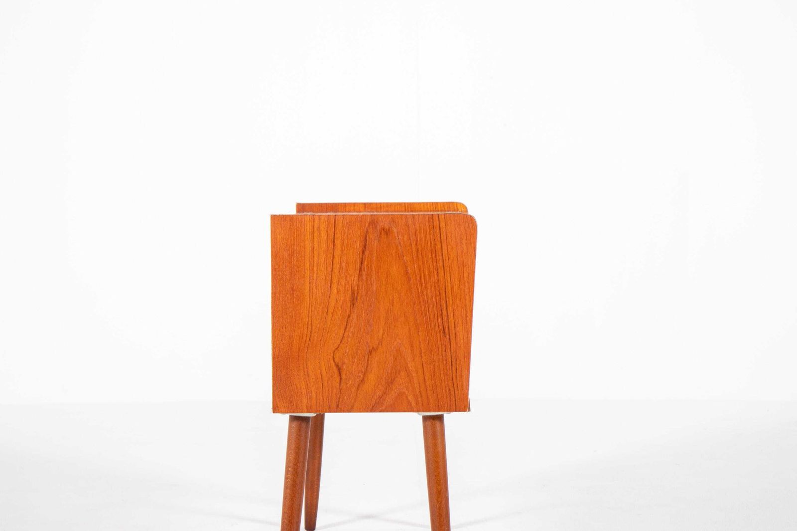 Deens mid-century teakhouten nachtkastje, jaren 1960 photo buy