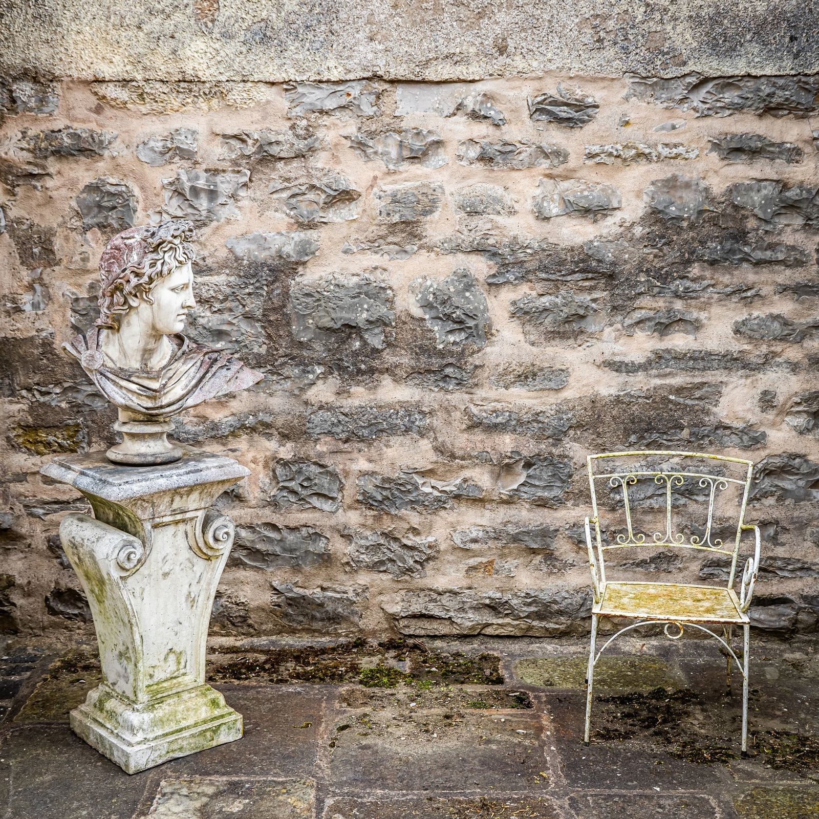 Buste van de Apollo Belvedere in natuursteen, 2e helft 20e eeuw photo furniture