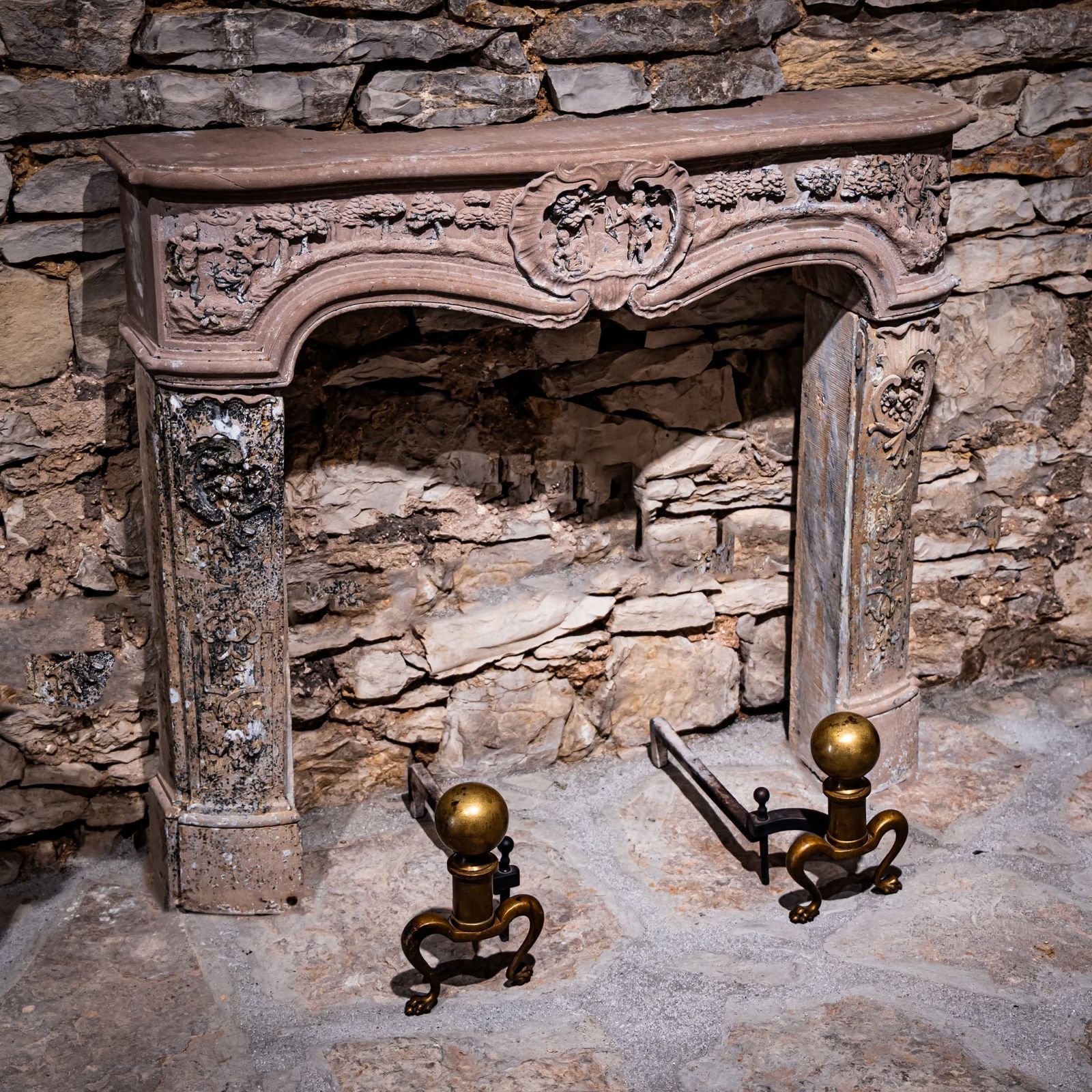 Encadrement de cheminée baroque avec scènes du mythe d'Apollon et Daphné, sud-ouest de l'Allemagne, XVIIIe siècle photo furniture