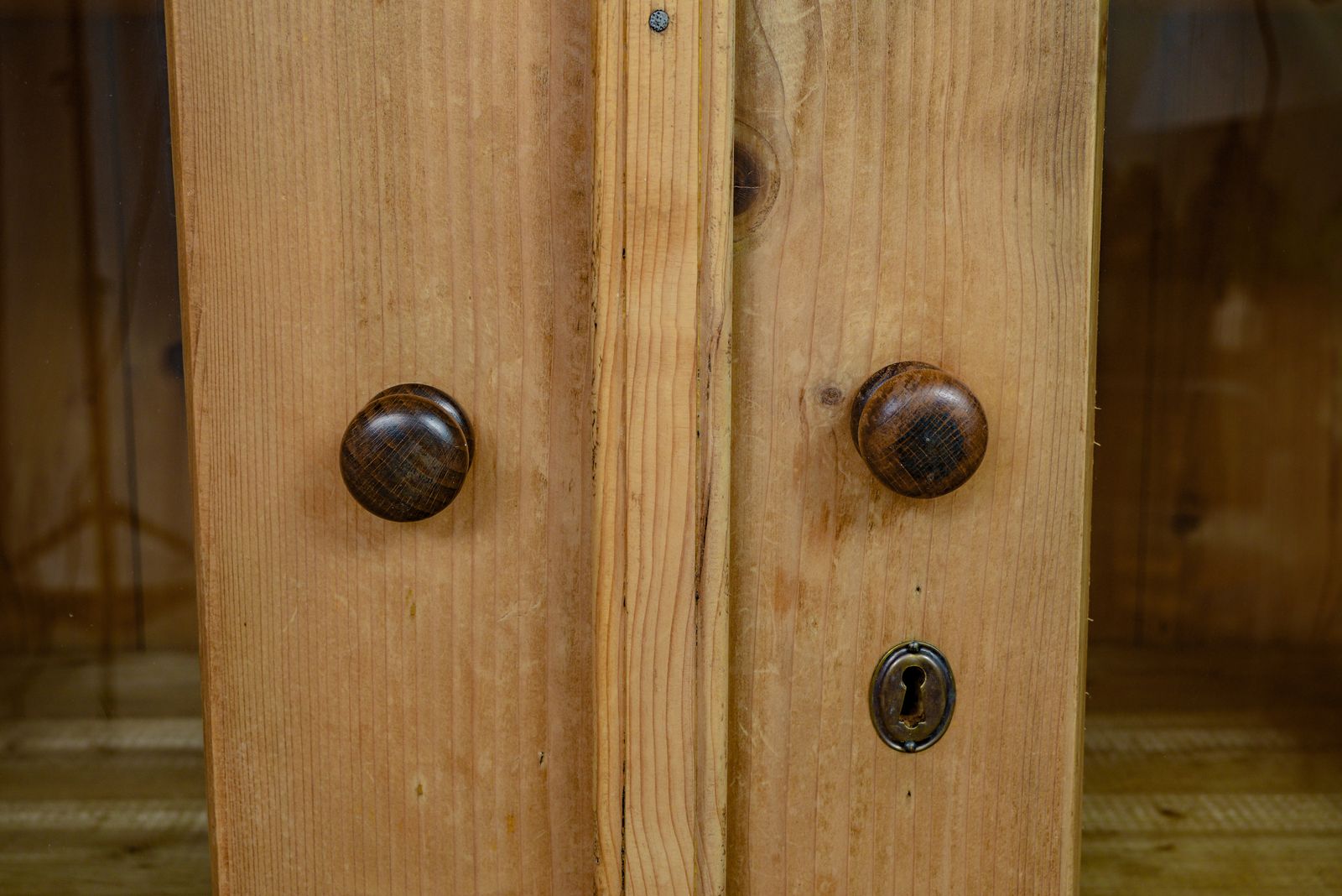 photo furniture Farmhouse Pine Pantry Larder Cupboard / Housekeepers