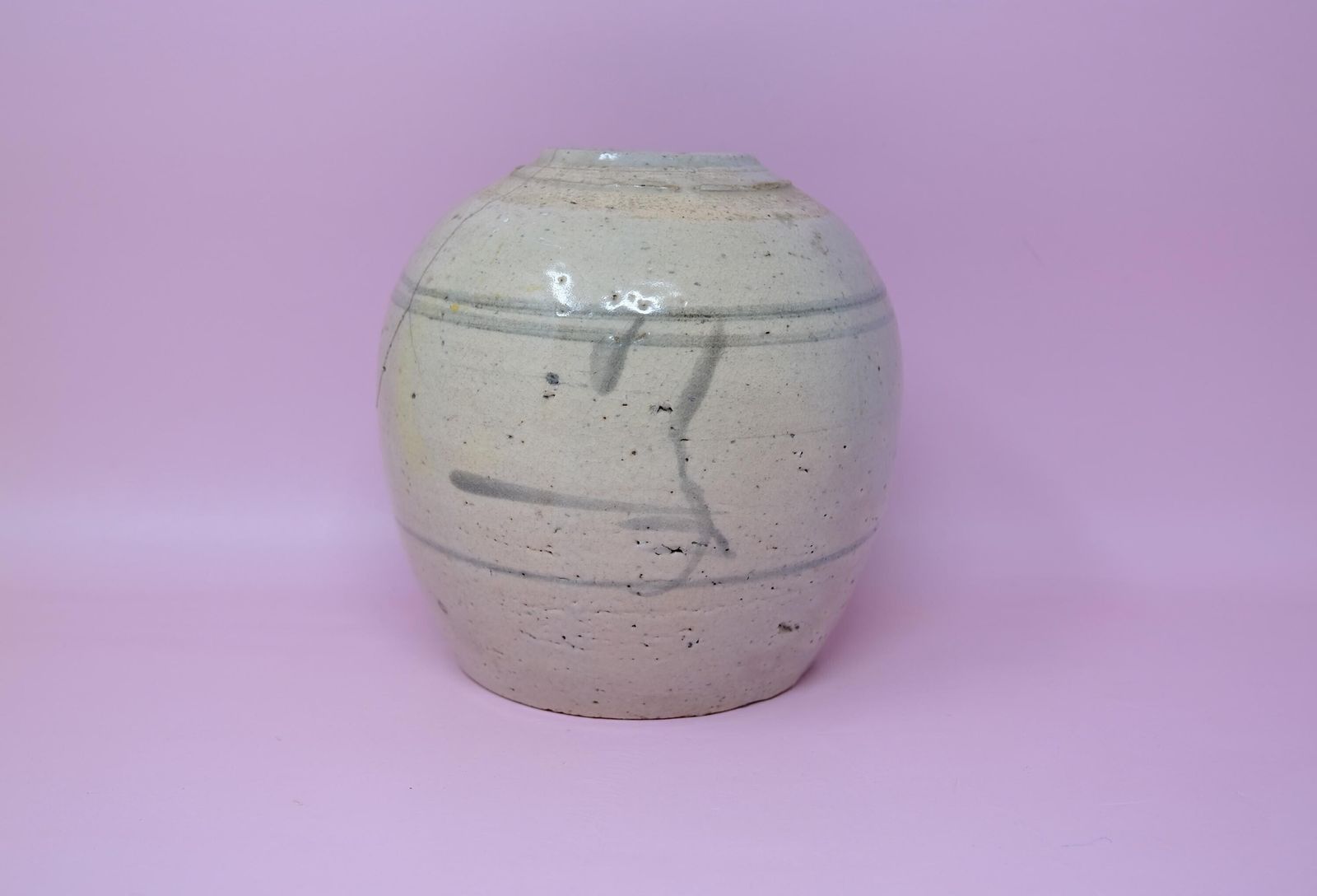 Antiek Chinees steengoed pot | Bleke celadonglazuur, late Qing-dynastie
