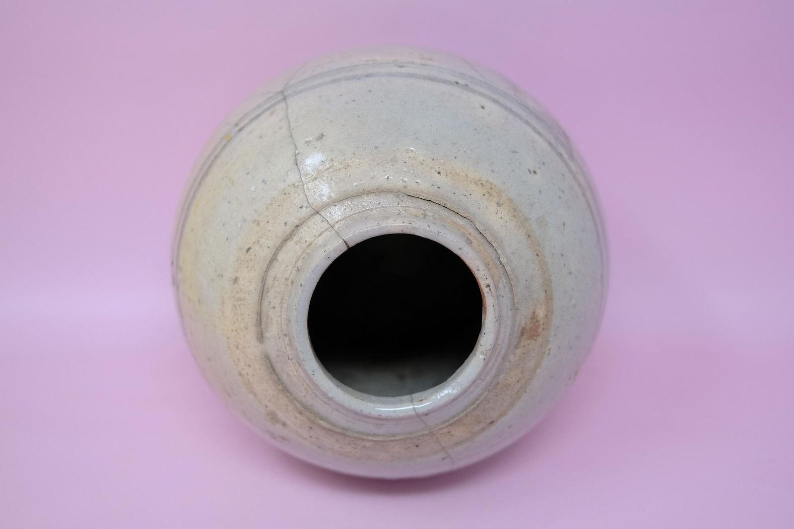 Woonaccessoires Antiek Chinees steengoed pot | Bleke celadonglazuur, late Qing-dynastie photo
