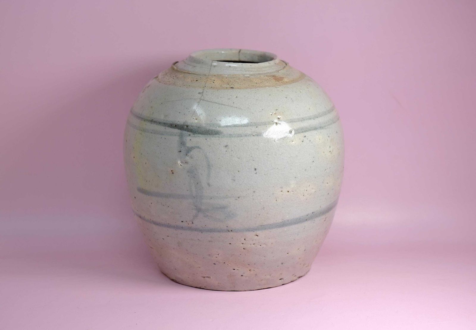 photo buy Antiek Chinees steengoed pot | Bleke celadonglazuur, late Qing-dynastie