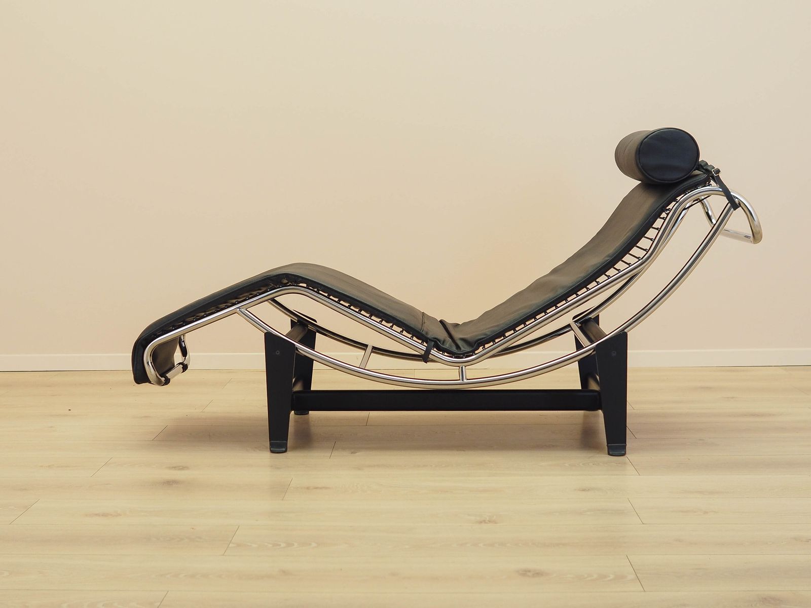 Leren chaise longue, LC4-stijl, jaren 1980, Made In Italy photo for sale