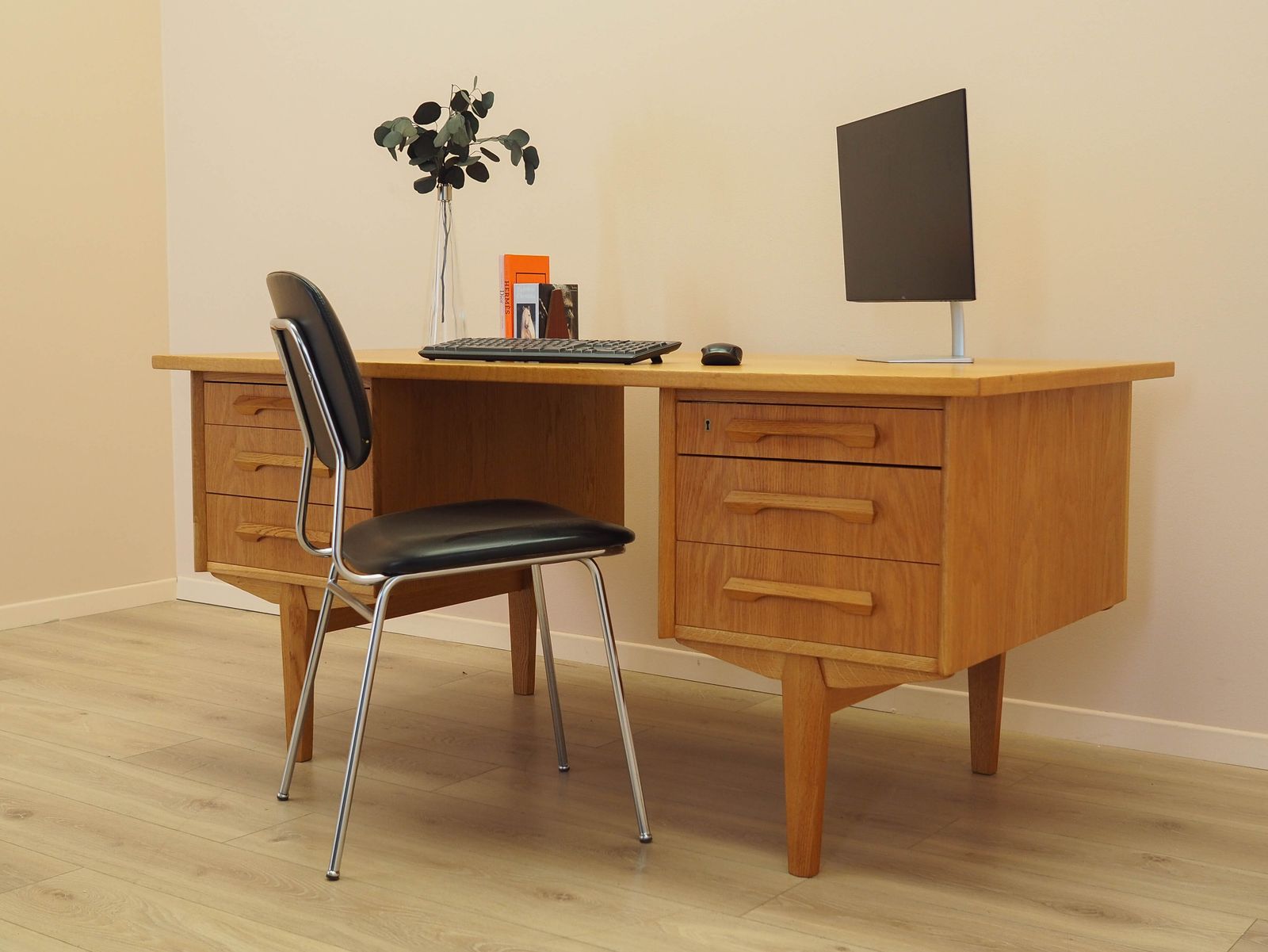 Eiken bureau, Deens design, jaren 1960, ontwerper: Henning Kjærnulf. photo vinterior