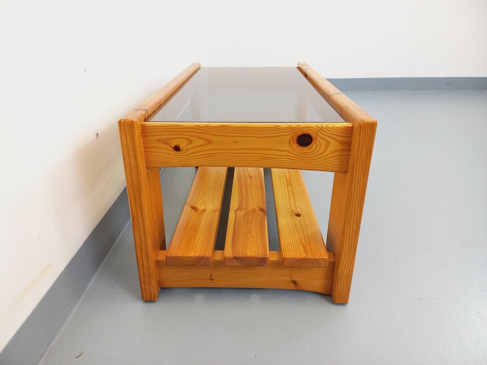 photo for sale Rechthoekige salontafel van grenenhout en rookglas