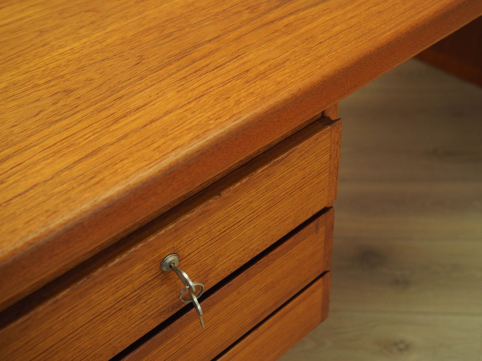 photo vintage Bureau en teck, design danois, années 1970, fabriqué par Omann Jun.