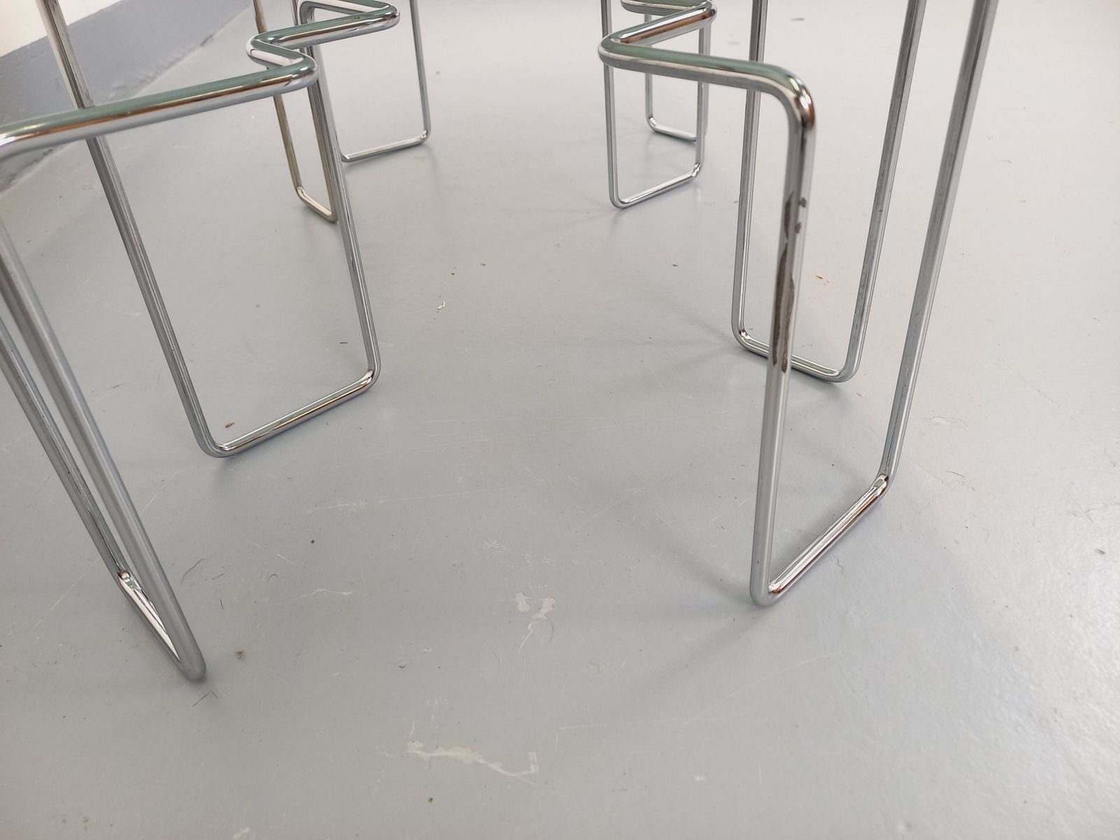 photo buy Rechthoekige Space Age salontafel in rookglas en verchroomd metaal