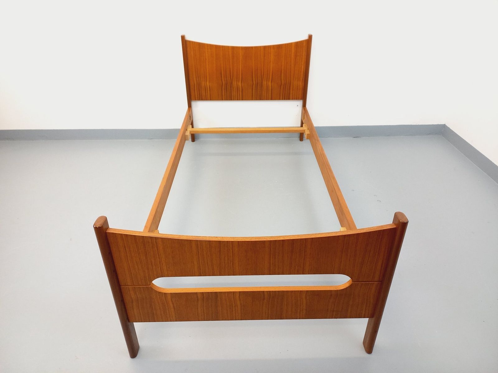 Scandinavisch eenpersoonsledikant in teak photo furniture