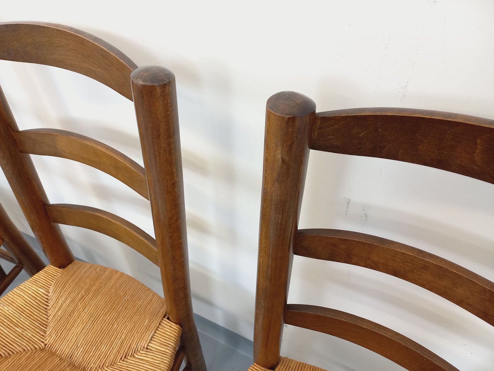 photo for sale 4 Brutalistische Stoelen van Hout en Stro