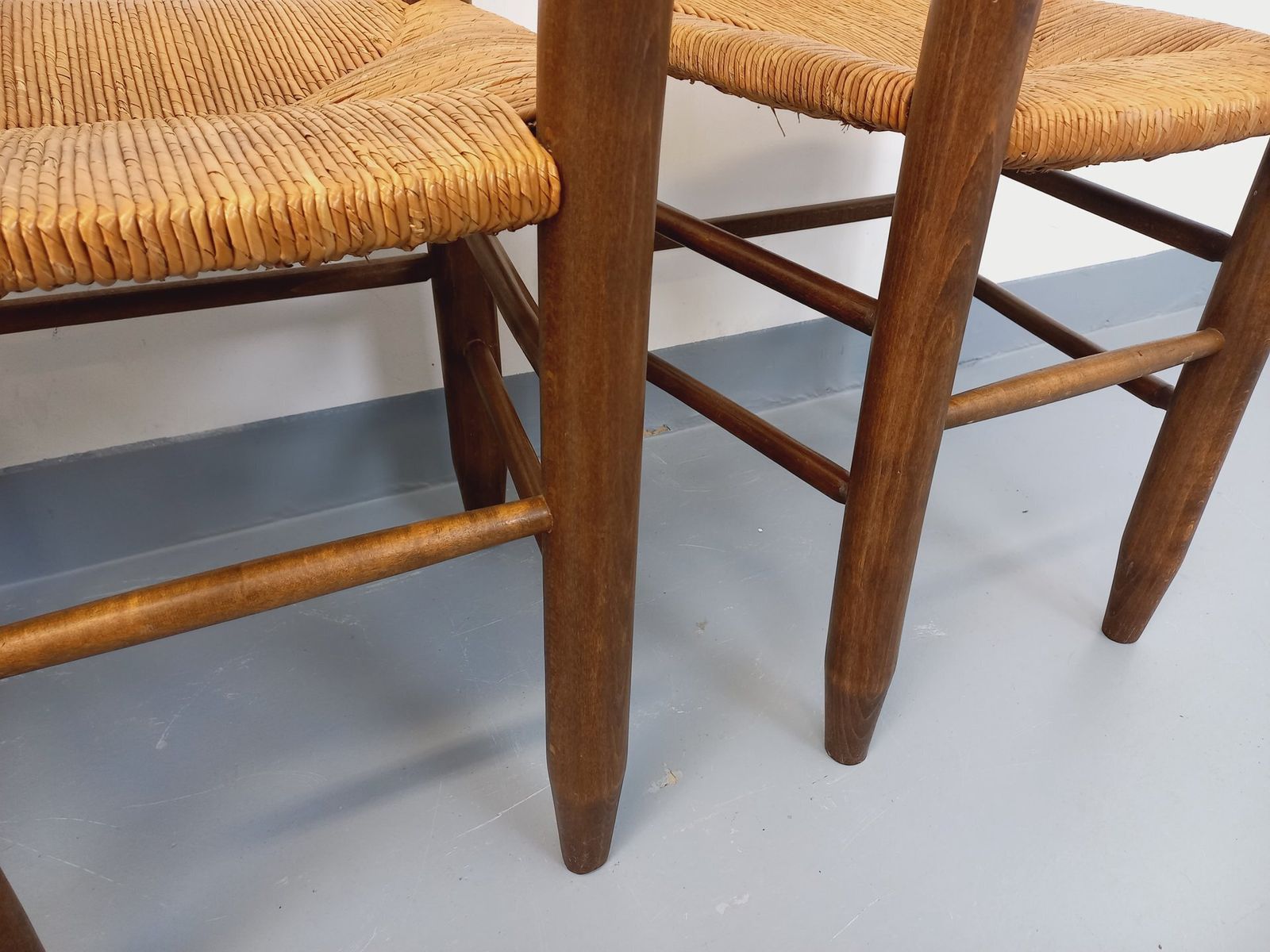 762.0 4 Brutalist Chairs Made Of Wood And Straw photo