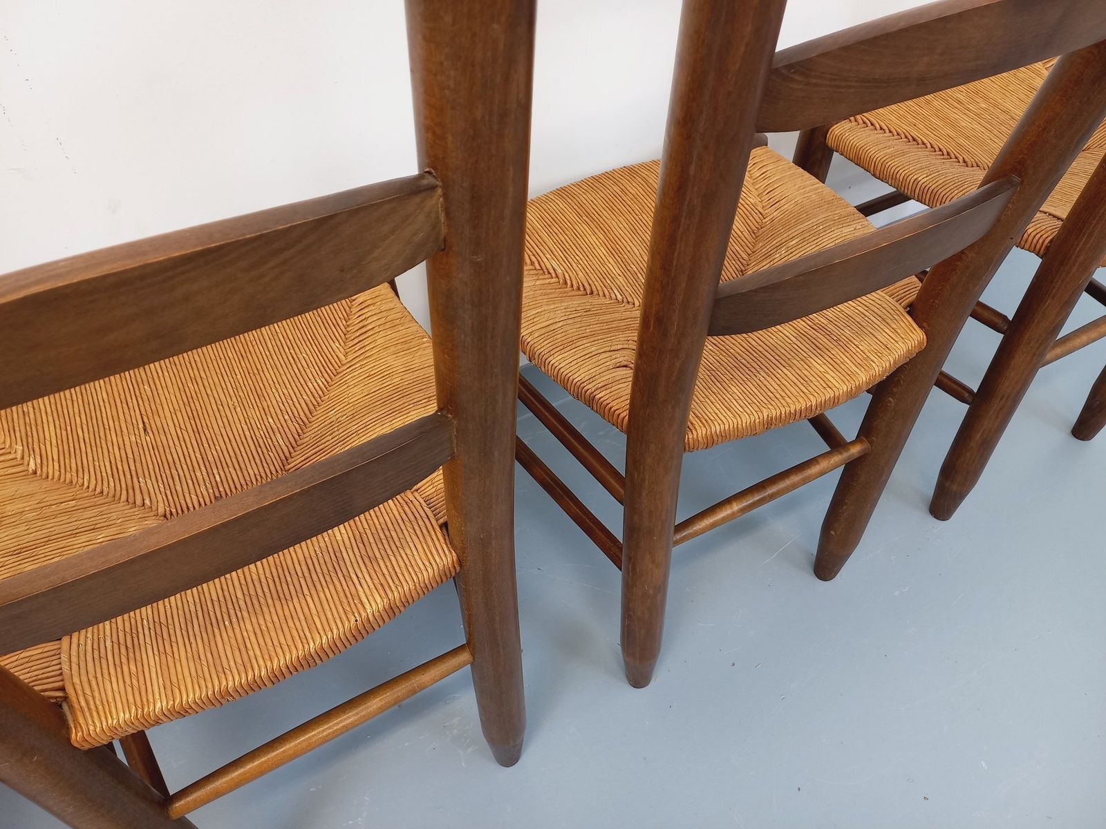 photo buy 4 Brutalistische Stoelen van Hout en Stro
