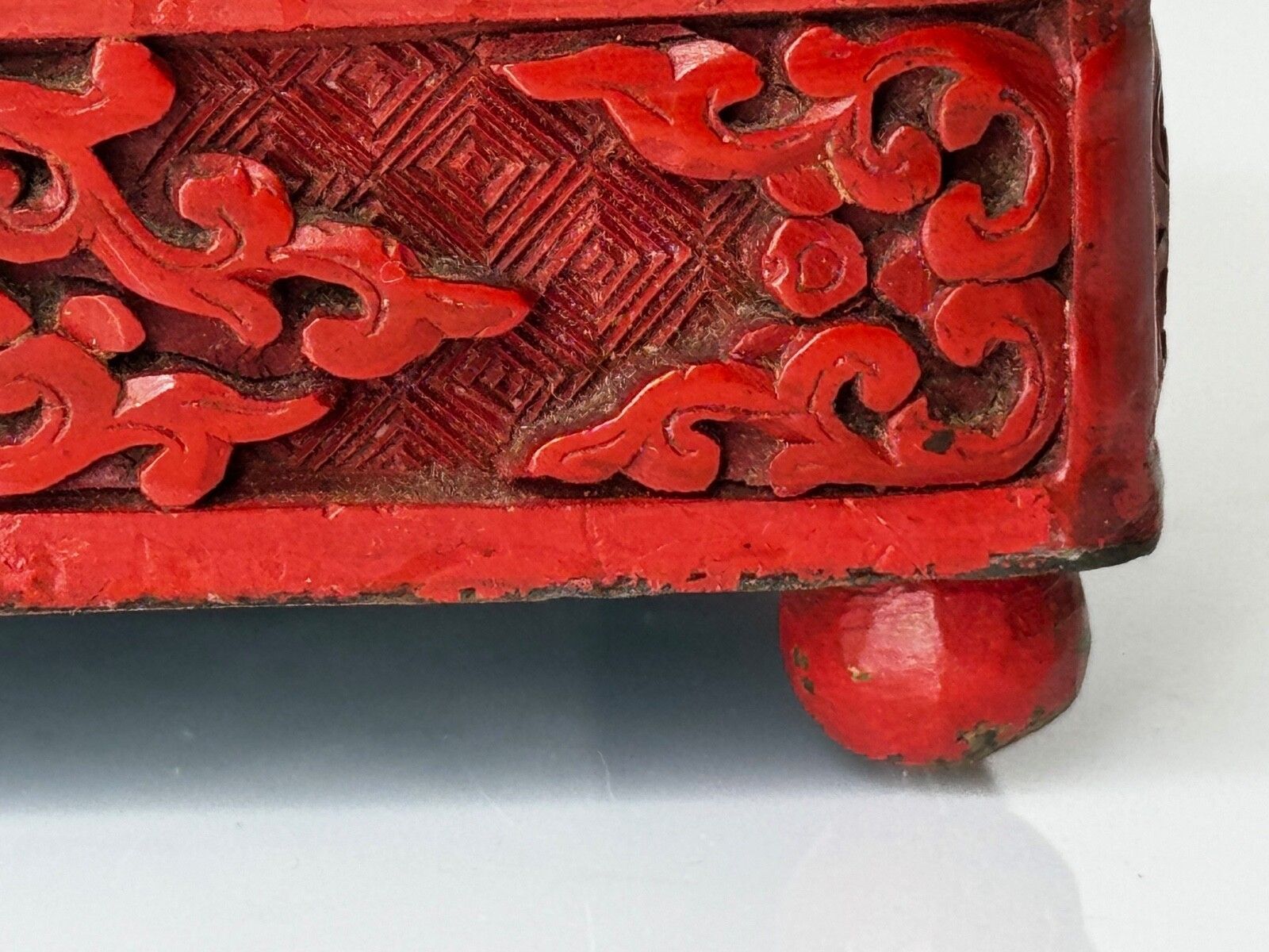 2000.0 Klein Chinees sieradendoosje, cinnabar gelakt émail, Qing-dynastie, 19e eeuw photo