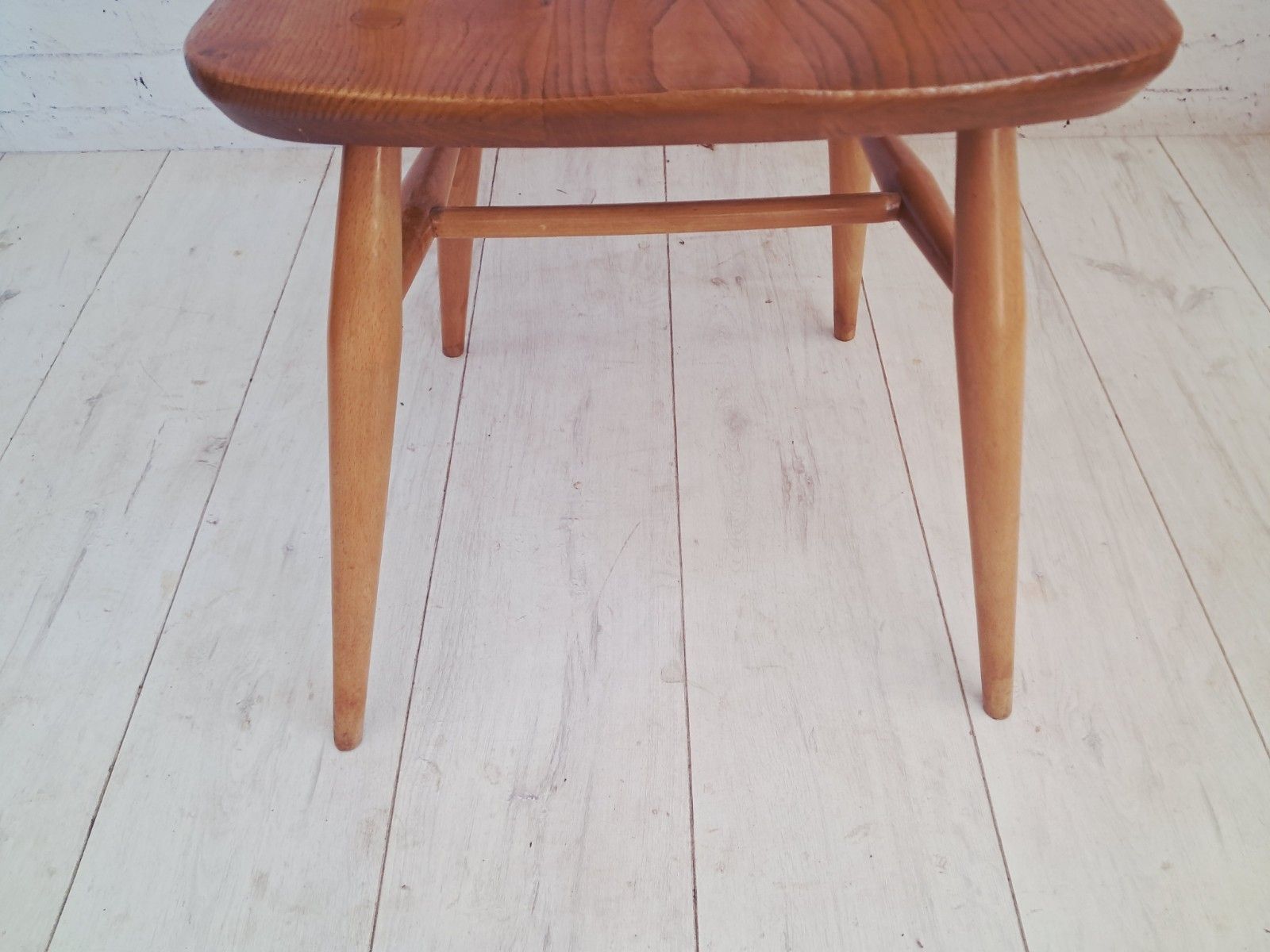 photo vinterior Mid Century Ercol Windsor Dining Chairs Pair Hoop Back Light Elm Chairs 1960
