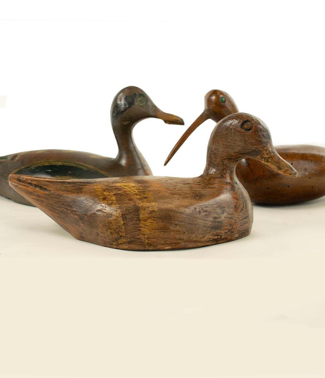 Trio de deux canards et un courlis, appelants d'époque en bois sculpté et peint photo for sale