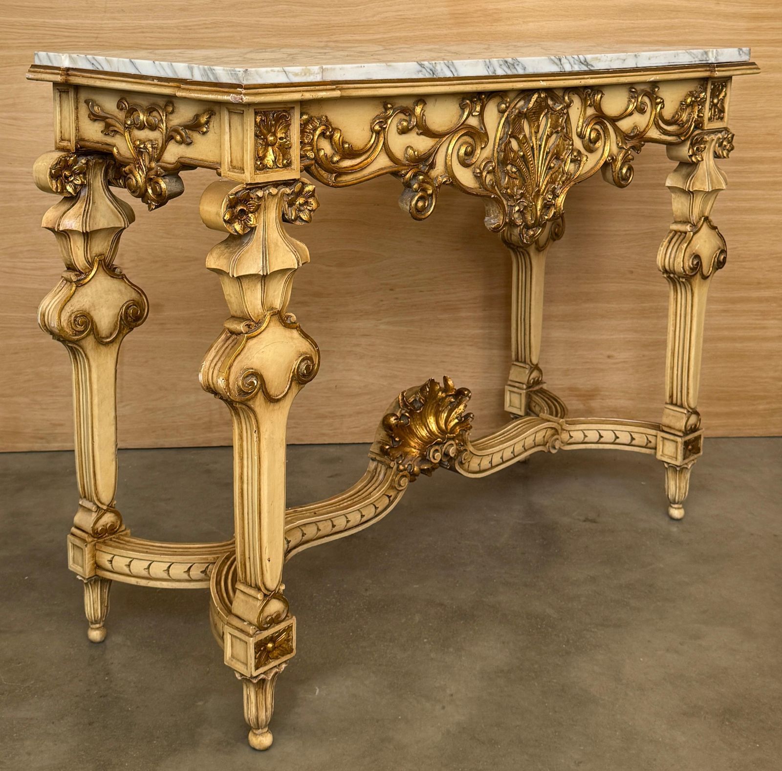 photo furniture Console Louis XV Rococo, plateau en marbre, avec accents dorés