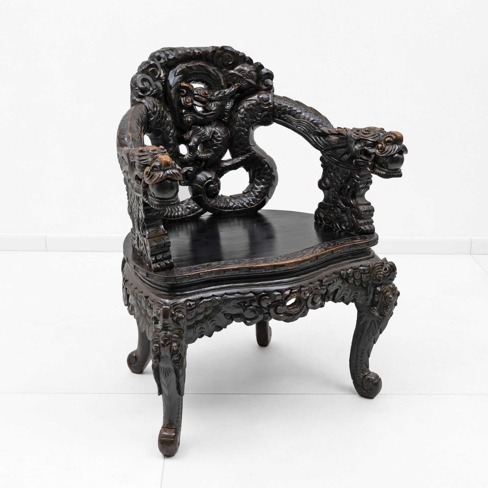 Paar Chinese Qing-dynastie fauteuils met gedraaide draken, geëboniseerd hardhout photo buy
