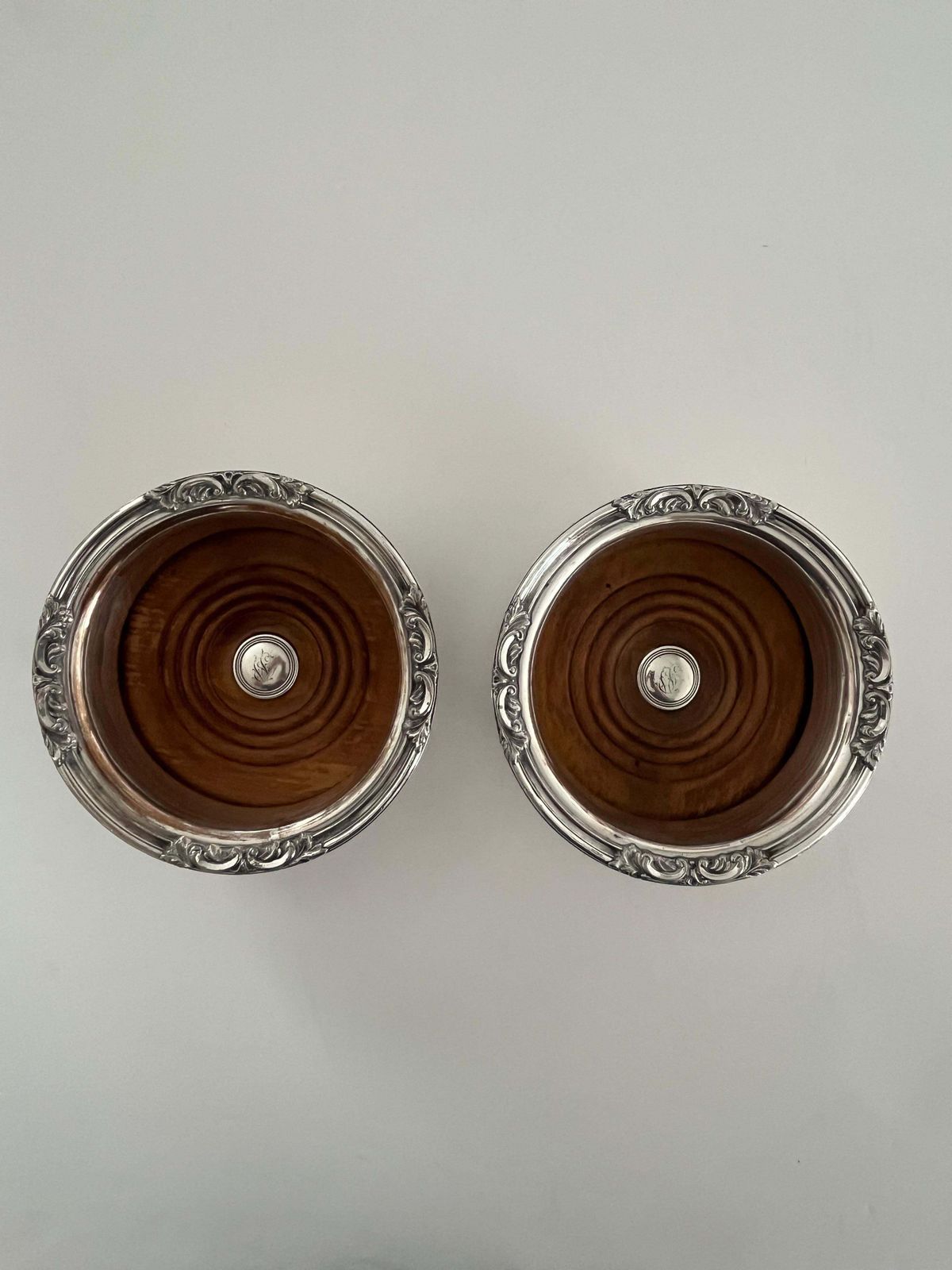 Paar Georgische wijncoasters van zilver en Sheffield plate, ca. 1790 photo for sale