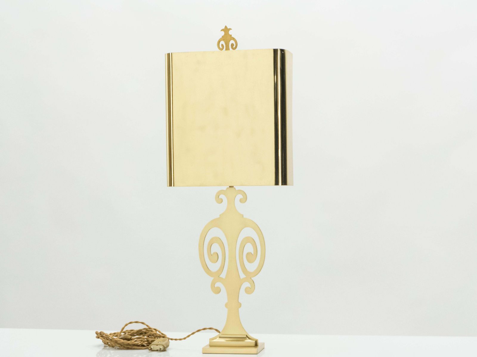 Lampe Maison Charles néoclassique en laiton, années 1970 photo for sale