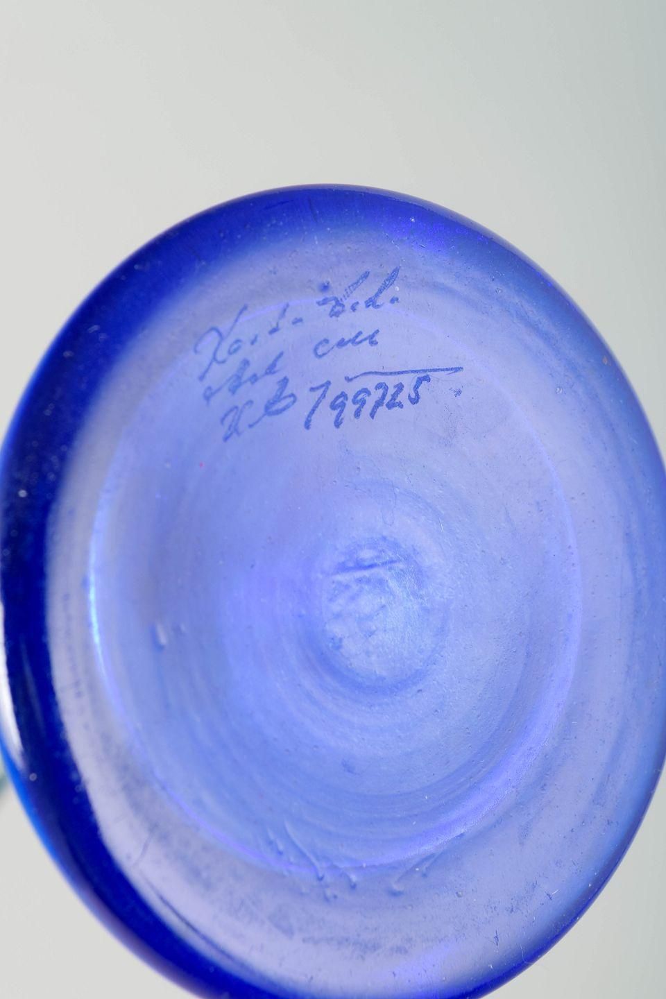 Verre à vin Kjell Engman pour Kosta Boda en verre d'art bleu, années 1980/90. photo 182.0
