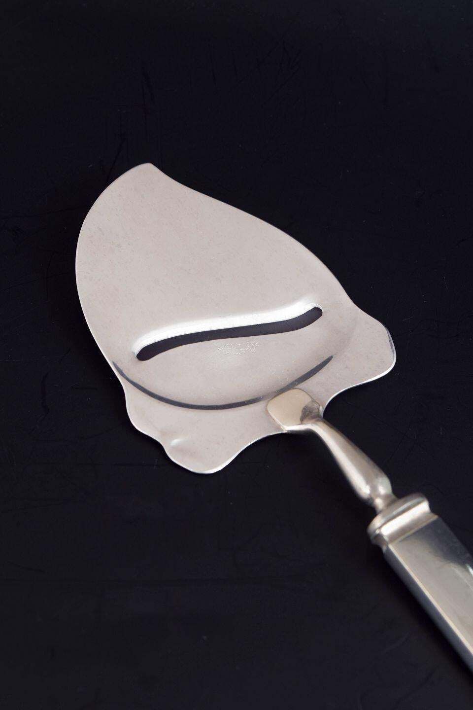 Coupe-fromage Art Deco Evald Nielsen en argent et acier inoxydable, années 1930 photo furniture
