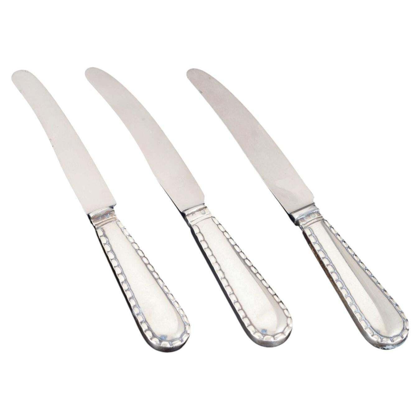 Georg Jensen. Set van drie messen in zilver en roestvrij staal. Beaded patroon.