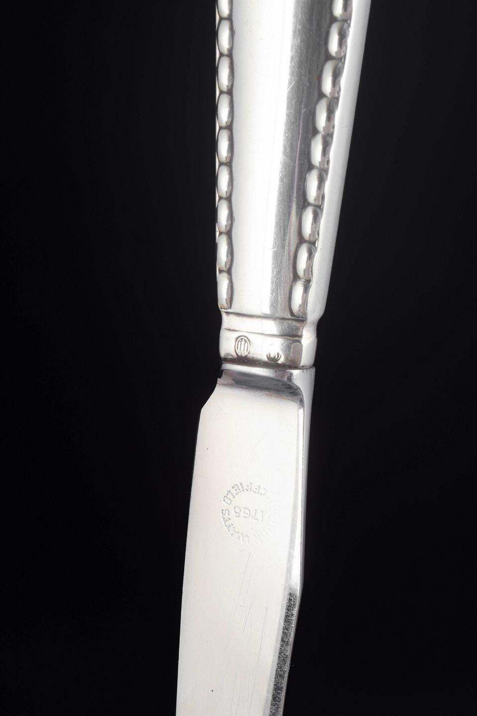 Georg Jensen. Set van drie messen in zilver en roestvrij staal. Beaded patroon. photo Woonaccessoires