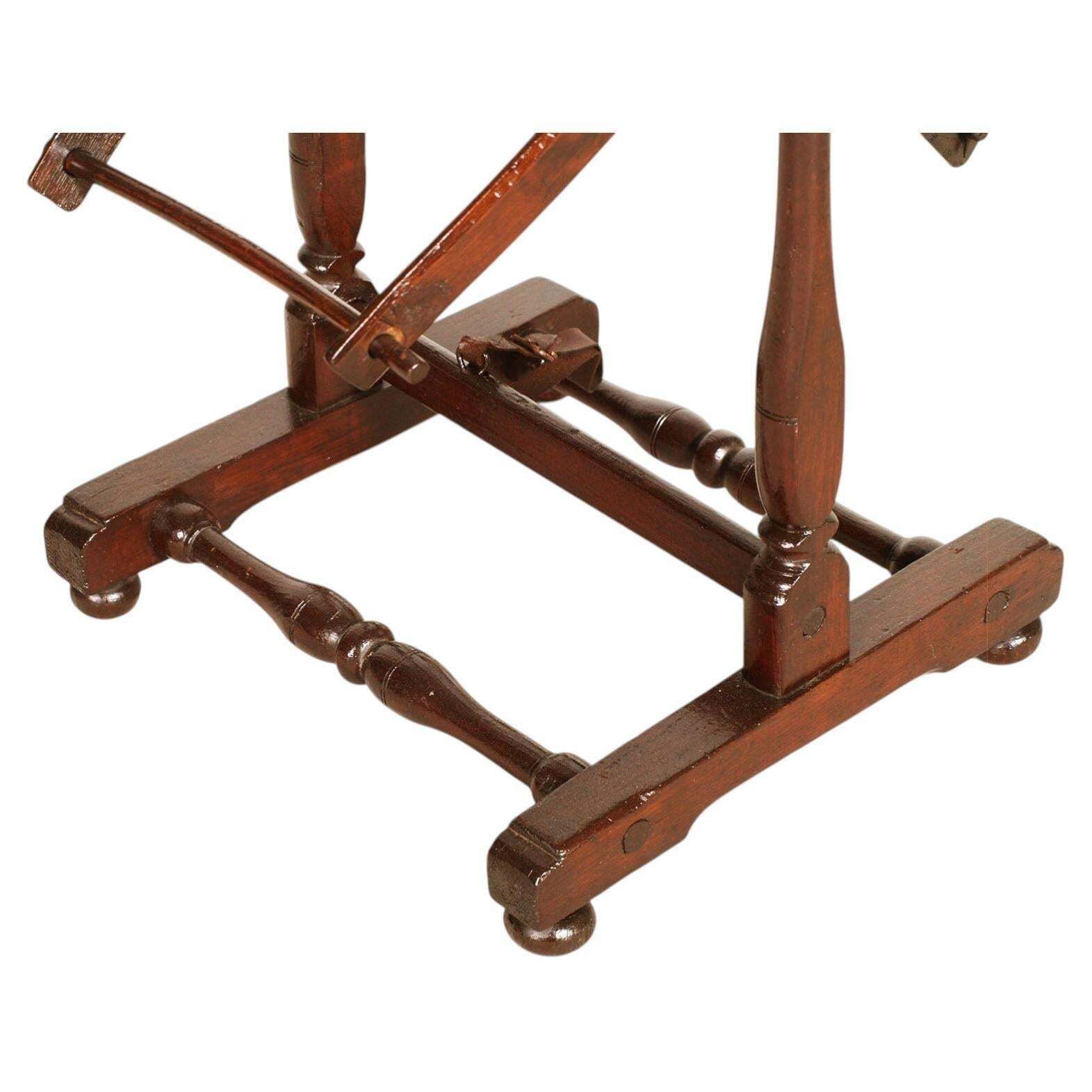 photo for sale 18e-eeuwse houten garenwinder, wolskeinhaspel, uit de A&MYART Collections