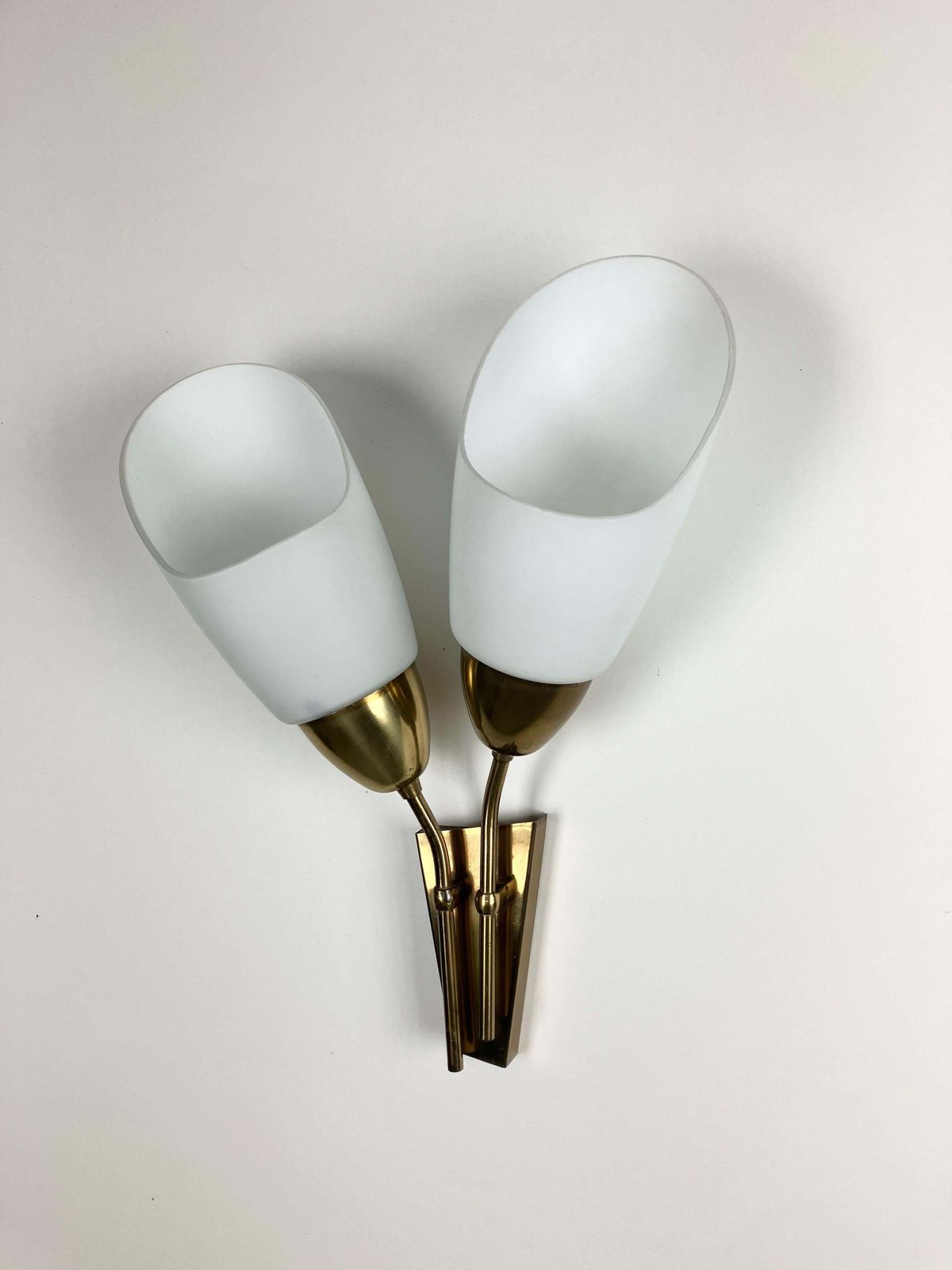 Applique murale mid-century par Kamenicky Senov, années 1960, restaurée photo Luminaires